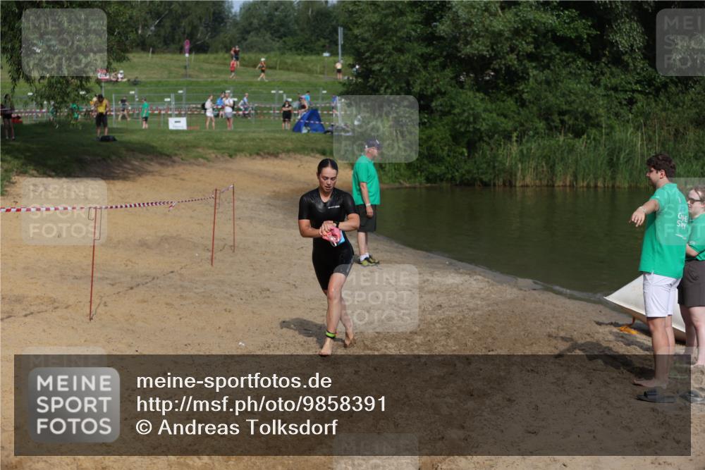 21.06.2026 - 29. Vierlanden-Triathlon Andreas Tolksdorf http://msf.ph/oto/9858391 21.06.2026 09:03:21 Schwimmen 241, 261 meine-sportfotos.de