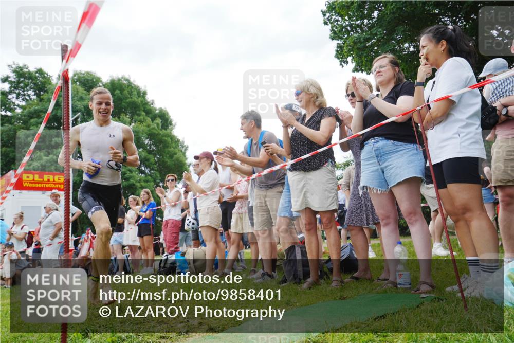 21.06.2026 - 29. Vierlanden-Triathlon LAZAROV Photography http://msf.ph/oto/9858401 21.06.2026 10:57:11 Schwimmen 726 meine-sportfotos.de