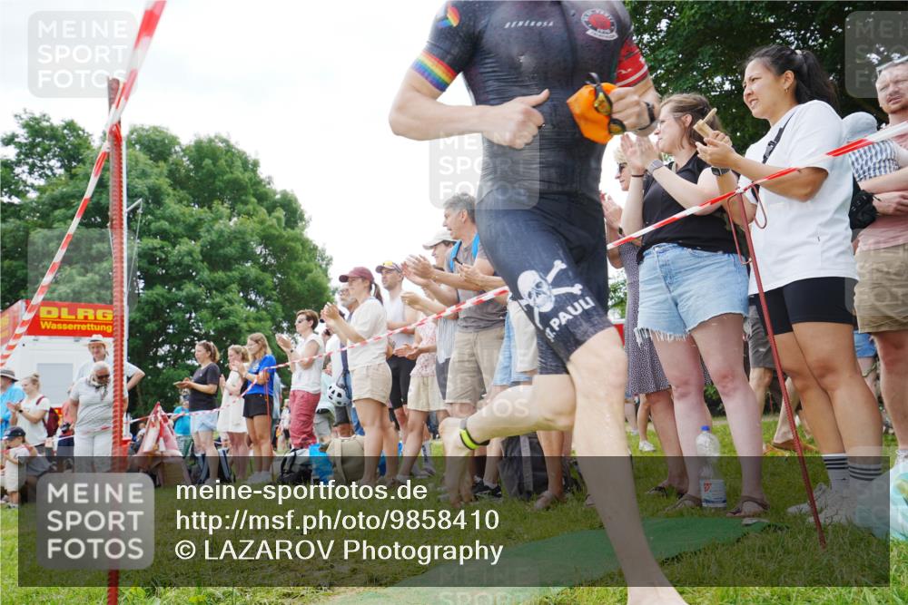 21.06.2026 - 29. Vierlanden-Triathlon LAZAROV Photography http://msf.ph/oto/9858410 21.06.2026 10:57:15 Schwimmen 701, 726, 740 meine-sportfotos.de