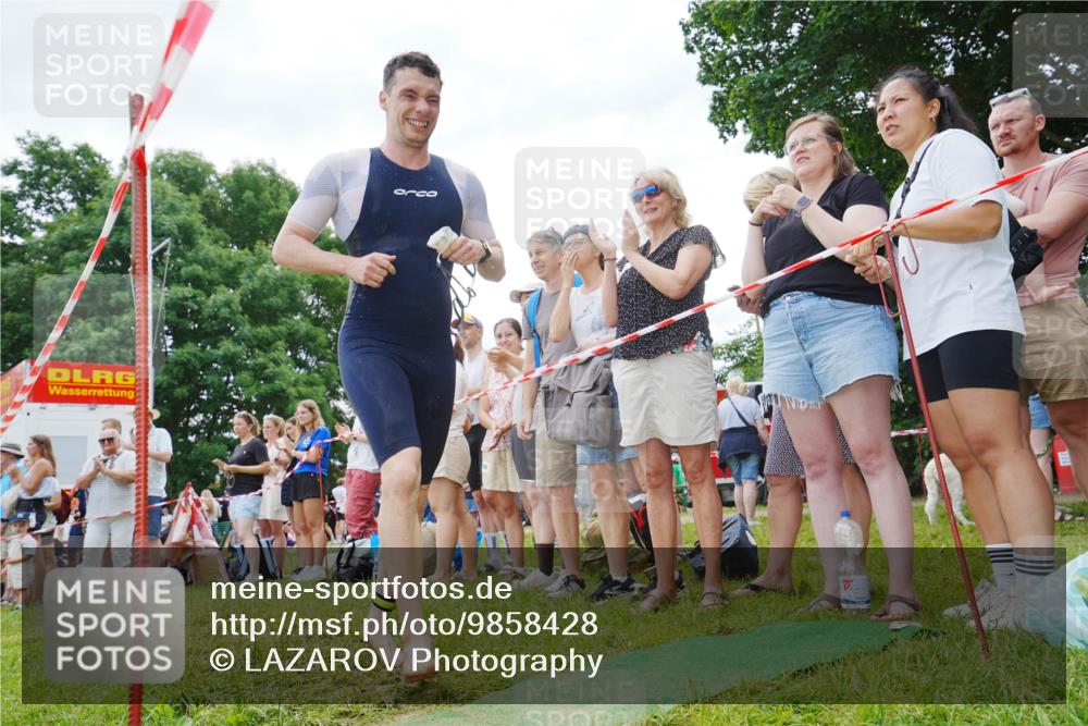 21.06.2026 - 29. Vierlanden-Triathlon LAZAROV Photography http://msf.ph/oto/9858428 21.06.2026 10:57:37 Schwimmen 634 meine-sportfotos.de