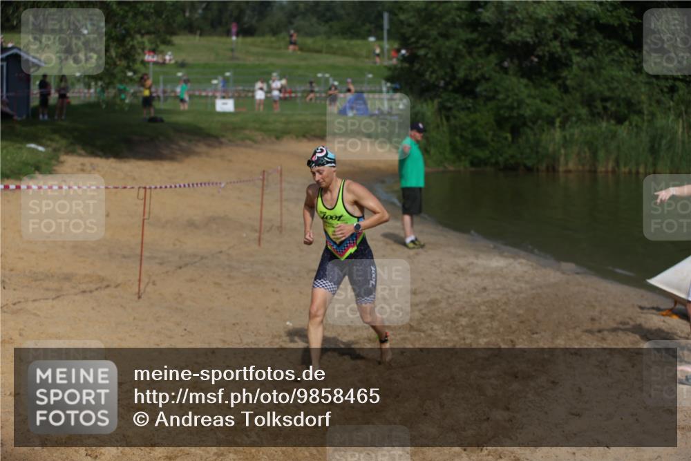 21.06.2026 - 29. Vierlanden-Triathlon Andreas Tolksdorf http://msf.ph/oto/9858465 21.06.2026 09:03:29 Schwimmen 241, 288 meine-sportfotos.de