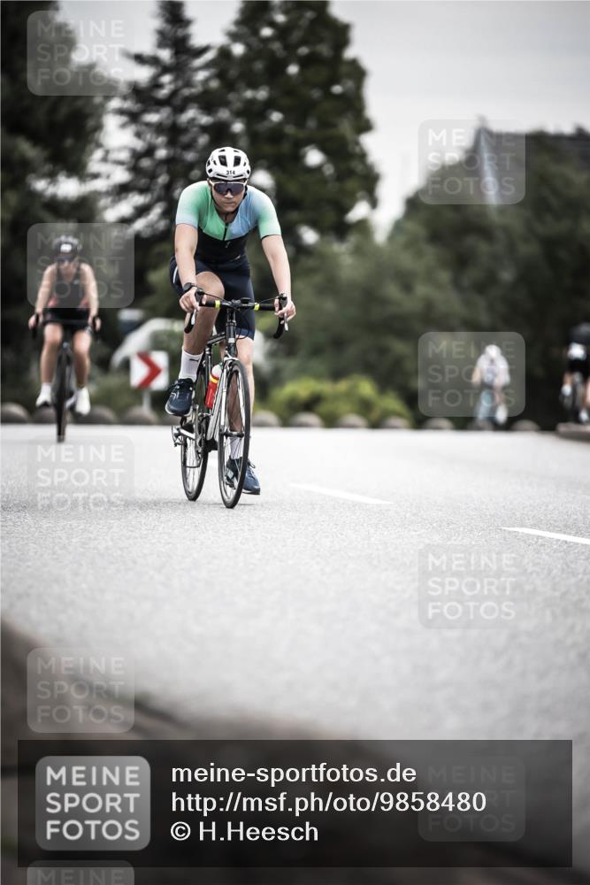 21.06.2026 - 29. Vierlanden-Triathlon H.Heesch http://msf.ph/oto/9858480 21.06.2026 10:30:47 Radfahren 142, 174, 192, 294, 314, 366, 512, 534, 559, 586 meine-sportfotos.de