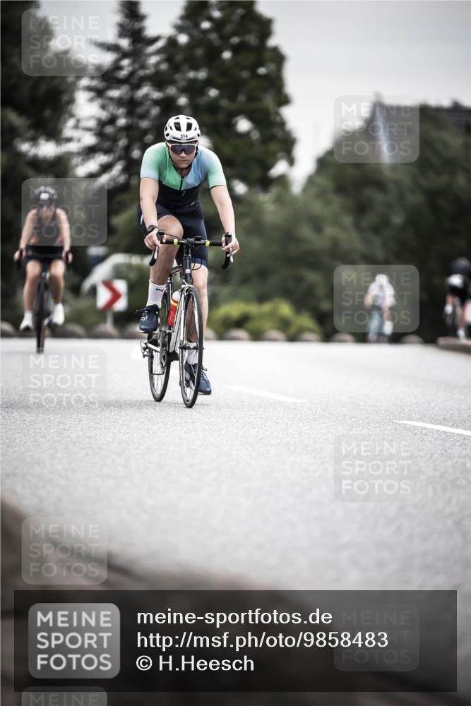 21.06.2026 - 29. Vierlanden-Triathlon H.Heesch http://msf.ph/oto/9858483 21.06.2026 10:30:47 Radfahren 142, 174, 192, 294, 314, 366, 512, 534, 559, 586 meine-sportfotos.de