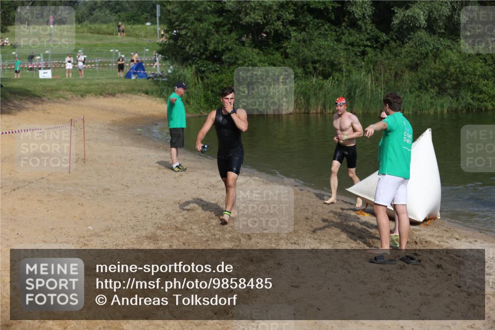 21.06.2026 - 29. Vierlanden-Triathlon Andreas Tolksdorf http://msf.ph/oto/9858485 21.06.2026 09:03:33 Schwimmen 241, 288, 302 meine-sportfotos.de