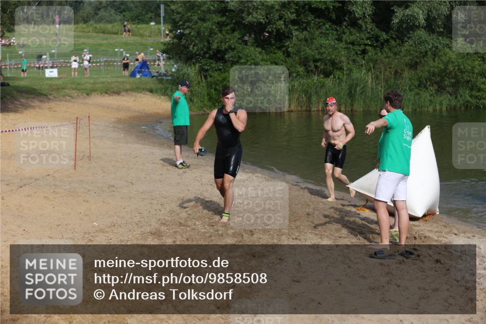 21.06.2026 - 29. Vierlanden-Triathlon Andreas Tolksdorf http://msf.ph/oto/9858508 21.06.2026 09:03:33 Schwimmen 241, 288, 302 meine-sportfotos.de