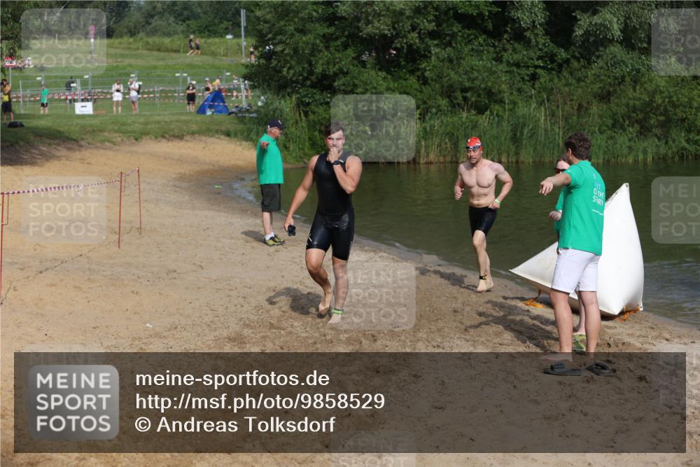 21.06.2026 - 29. Vierlanden-Triathlon Andreas Tolksdorf http://msf.ph/oto/9858529 21.06.2026 09:03:34 Schwimmen 288, 302 meine-sportfotos.de