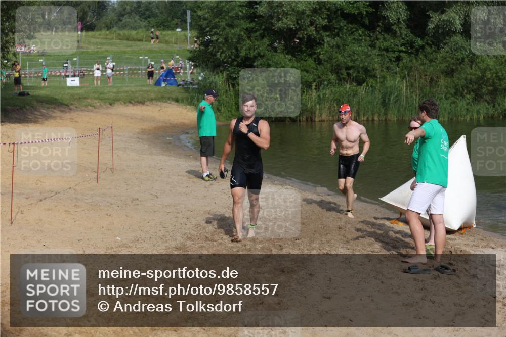 21.06.2026 - 29. Vierlanden-Triathlon Andreas Tolksdorf http://msf.ph/oto/9858557 21.06.2026 09:03:34 Schwimmen 288, 302 meine-sportfotos.de
