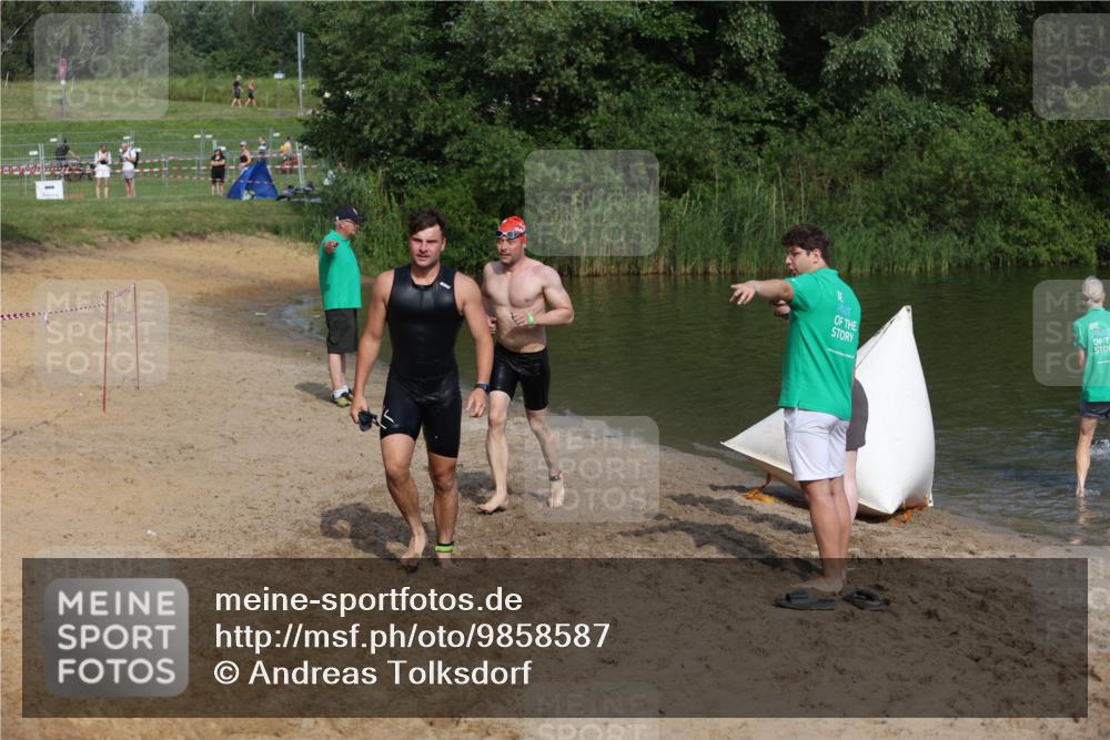 21.06.2026 - 29. Vierlanden-Triathlon Andreas Tolksdorf http://msf.ph/oto/9858587 21.06.2026 09:03:35 Schwimmen 288, 302 meine-sportfotos.de