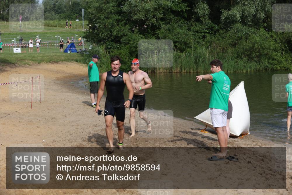 21.06.2026 - 29. Vierlanden-Triathlon Andreas Tolksdorf http://msf.ph/oto/9858594 21.06.2026 09:03:35 Schwimmen 288, 302 meine-sportfotos.de