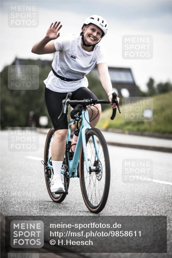 21.06.2026 - 29. Vierlanden-Triathlon H.Heesch http://msf.ph/oto/9858611 21.06.2026 10:30:57 Radfahren 142, 175, 360, 505, 523, 580, 623 meine-sportfotos.de