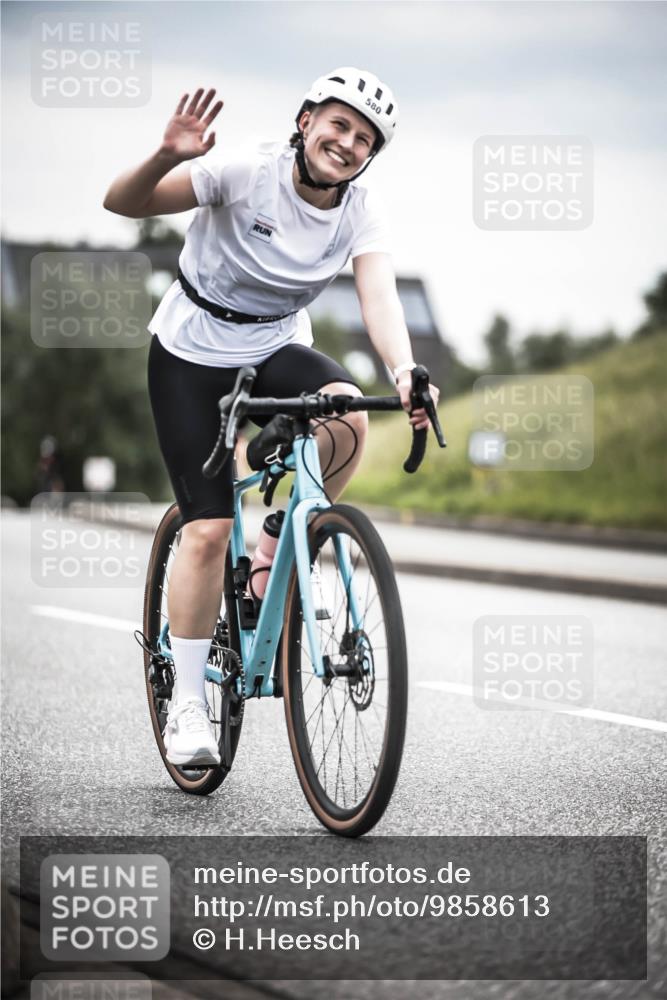 21.06.2026 - 29. Vierlanden-Triathlon H.Heesch http://msf.ph/oto/9858613 21.06.2026 10:30:57 Radfahren 142, 175, 360, 505, 523, 580, 623 meine-sportfotos.de