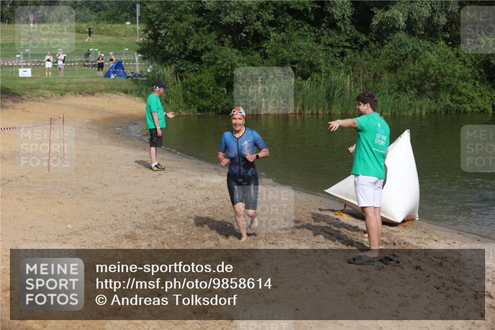 21.06.2026 - 29. Vierlanden-Triathlon Andreas Tolksdorf http://msf.ph/oto/9858614 21.06.2026 09:03:40 Schwimmen 288, 302 meine-sportfotos.de