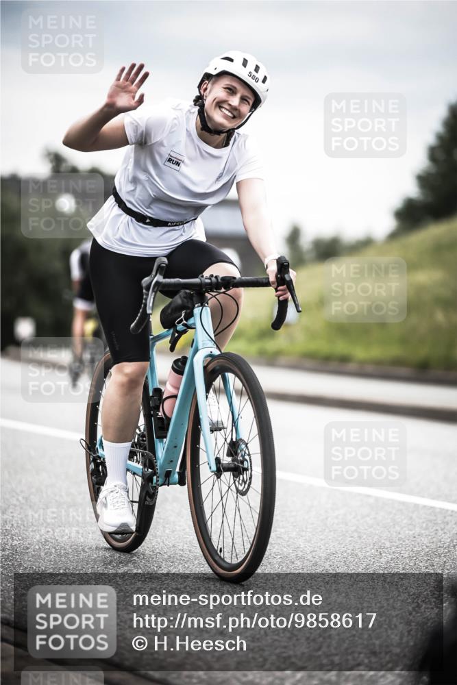 21.06.2026 - 29. Vierlanden-Triathlon H.Heesch http://msf.ph/oto/9858617 21.06.2026 10:30:57 Radfahren 142, 175, 360, 505, 523, 580, 623 meine-sportfotos.de