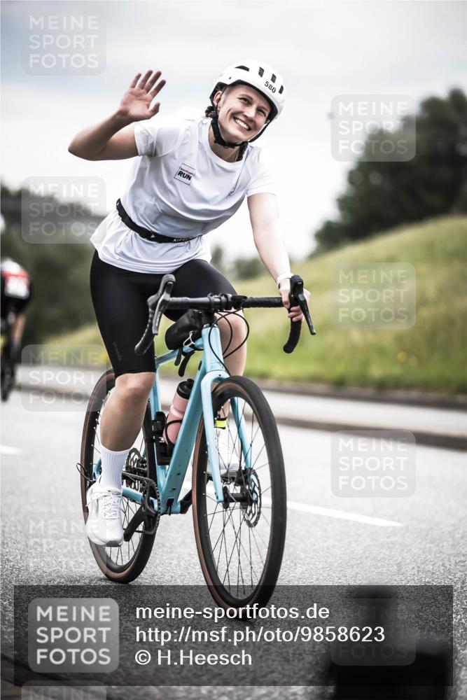 21.06.2026 - 29. Vierlanden-Triathlon H.Heesch http://msf.ph/oto/9858623 21.06.2026 10:30:57 Radfahren 142, 175, 360, 505, 523, 580, 623 meine-sportfotos.de