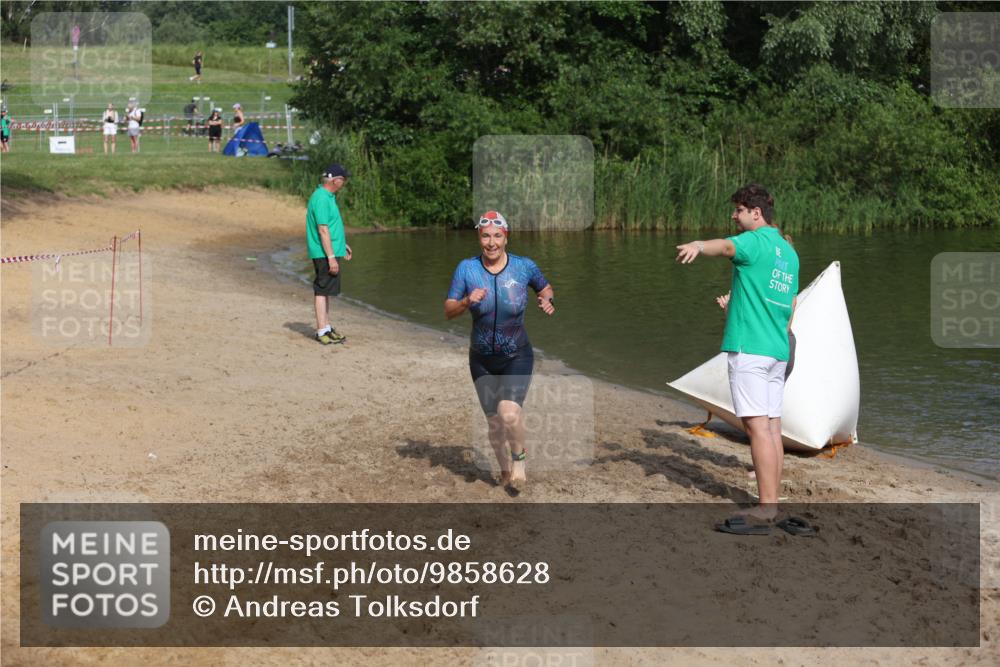 21.06.2026 - 29. Vierlanden-Triathlon Andreas Tolksdorf http://msf.ph/oto/9858628 21.06.2026 09:03:40 Schwimmen 288, 302 meine-sportfotos.de