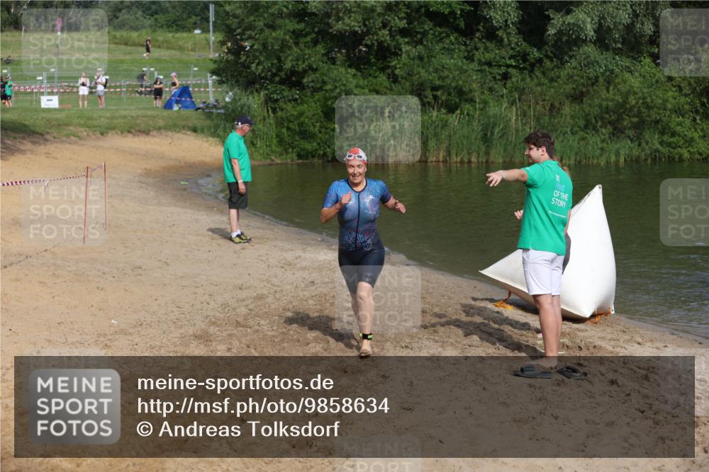 21.06.2026 - 29. Vierlanden-Triathlon Andreas Tolksdorf http://msf.ph/oto/9858634 21.06.2026 09:03:40 Schwimmen 288, 302 meine-sportfotos.de