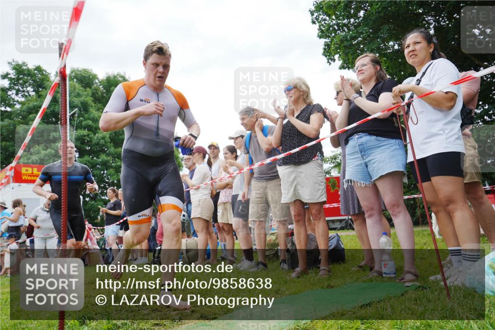 21.06.2026 - 29. Vierlanden-Triathlon LAZAROV Photography http://msf.ph/oto/9858638 21.06.2026 10:58:20 Schwimmen 668, 715, 719 meine-sportfotos.de