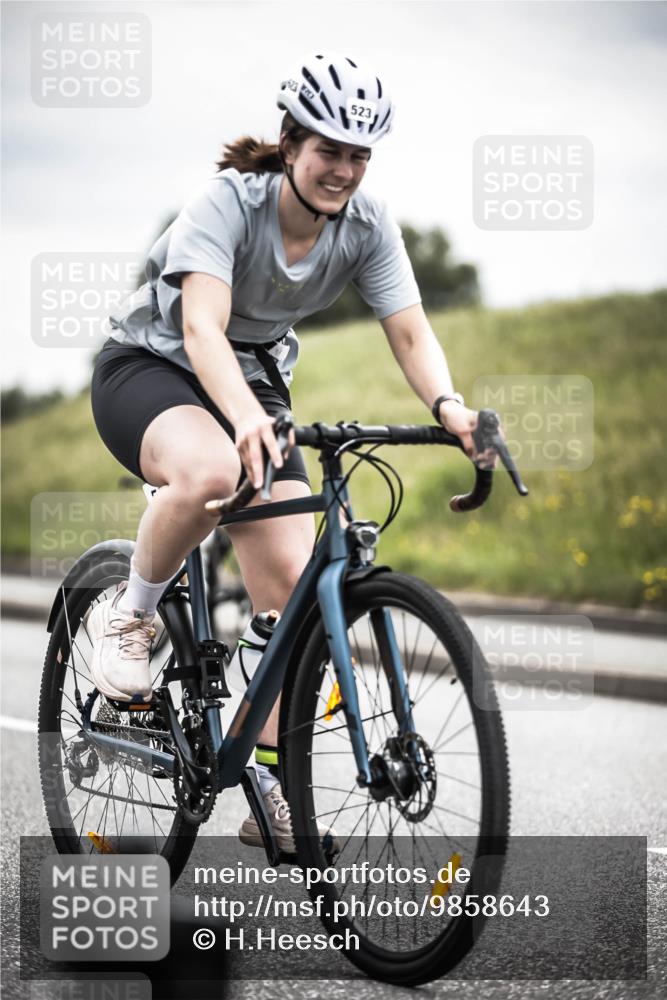 21.06.2026 - 29. Vierlanden-Triathlon H.Heesch http://msf.ph/oto/9858643 21.06.2026 10:30:59 Radfahren 175, 360, 505, 523, 580, 623 meine-sportfotos.de