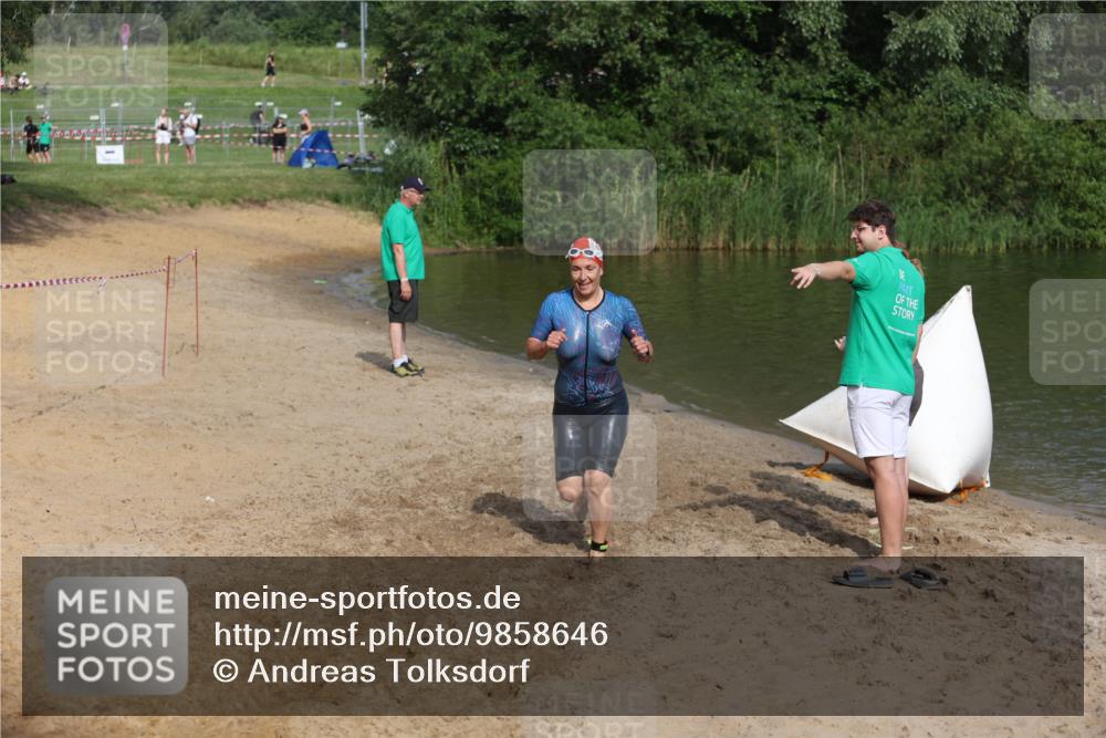 21.06.2026 - 29. Vierlanden-Triathlon Andreas Tolksdorf http://msf.ph/oto/9858646 21.06.2026 09:03:40 Schwimmen 288, 302 meine-sportfotos.de