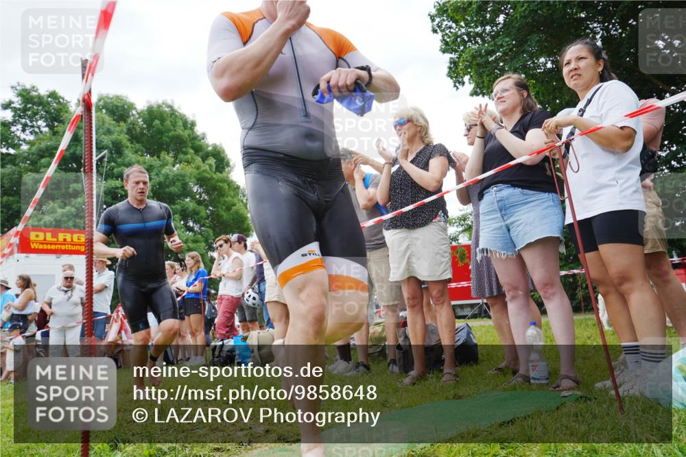 21.06.2026 - 29. Vierlanden-Triathlon LAZAROV Photography http://msf.ph/oto/9858648 21.06.2026 10:58:20 Schwimmen 668, 715, 719 meine-sportfotos.de