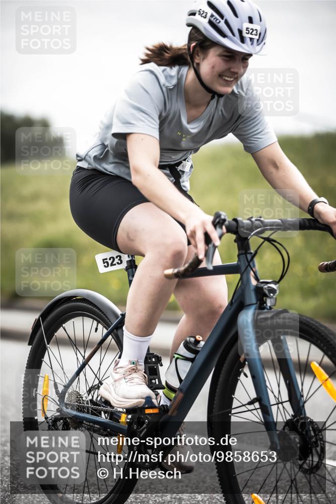 21.06.2026 - 29. Vierlanden-Triathlon H.Heesch http://msf.ph/oto/9858653 21.06.2026 10:30:59 Radfahren 175, 360, 505, 523, 580, 623 meine-sportfotos.de