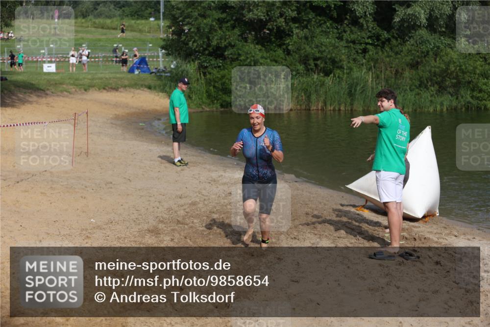 21.06.2026 - 29. Vierlanden-Triathlon Andreas Tolksdorf http://msf.ph/oto/9858654 21.06.2026 09:03:41 Schwimmen 288, 302 meine-sportfotos.de