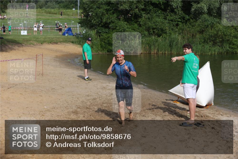 21.06.2026 - 29. Vierlanden-Triathlon Andreas Tolksdorf http://msf.ph/oto/9858676 21.06.2026 09:03:41 Schwimmen 288, 302 meine-sportfotos.de