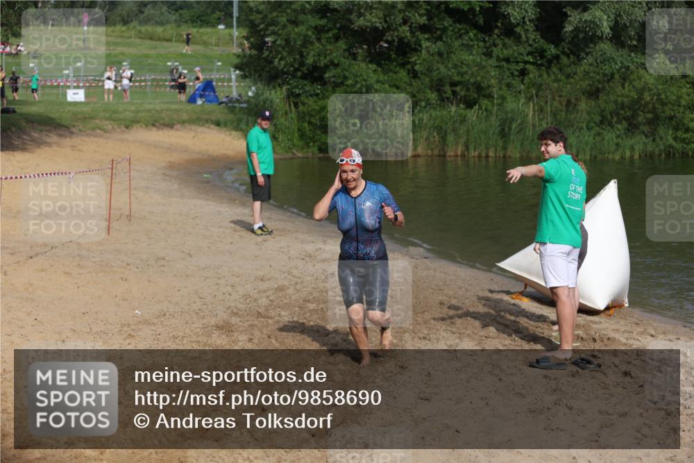 21.06.2026 - 29. Vierlanden-Triathlon Andreas Tolksdorf http://msf.ph/oto/9858690 21.06.2026 09:03:41 Schwimmen 288, 302 meine-sportfotos.de