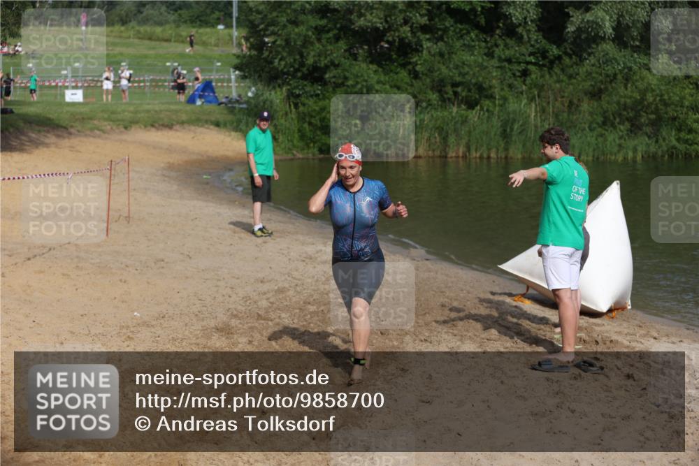 21.06.2026 - 29. Vierlanden-Triathlon Andreas Tolksdorf http://msf.ph/oto/9858700 21.06.2026 09:03:41 Schwimmen 288, 302 meine-sportfotos.de