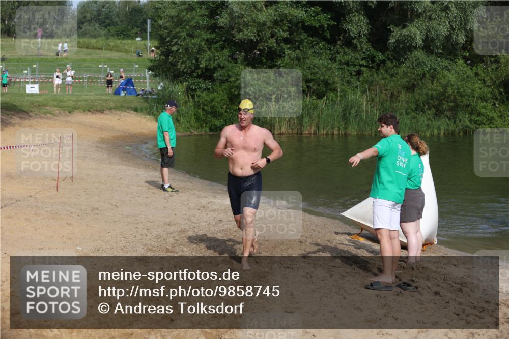 21.06.2026 - 29. Vierlanden-Triathlon Andreas Tolksdorf http://msf.ph/oto/9858745 21.06.2026 09:04:04 Schwimmen 177, 244 meine-sportfotos.de