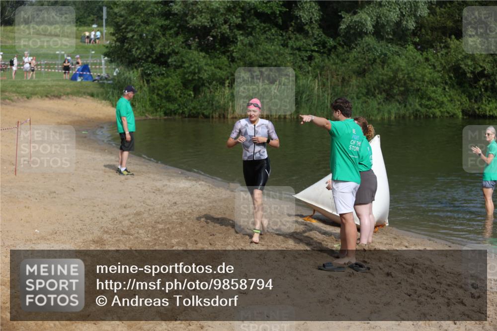 21.06.2026 - 29. Vierlanden-Triathlon Andreas Tolksdorf http://msf.ph/oto/9858794 21.06.2026 09:04:12 Schwimmen 244 meine-sportfotos.de