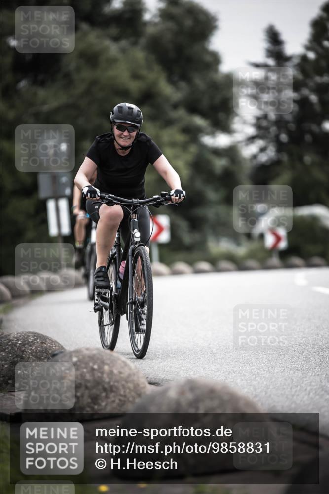 21.06.2026 - 29. Vierlanden-Triathlon H.Heesch http://msf.ph/oto/9858831 21.06.2026 10:31:17 Radfahren 229, 265, 280, 498, 612 meine-sportfotos.de