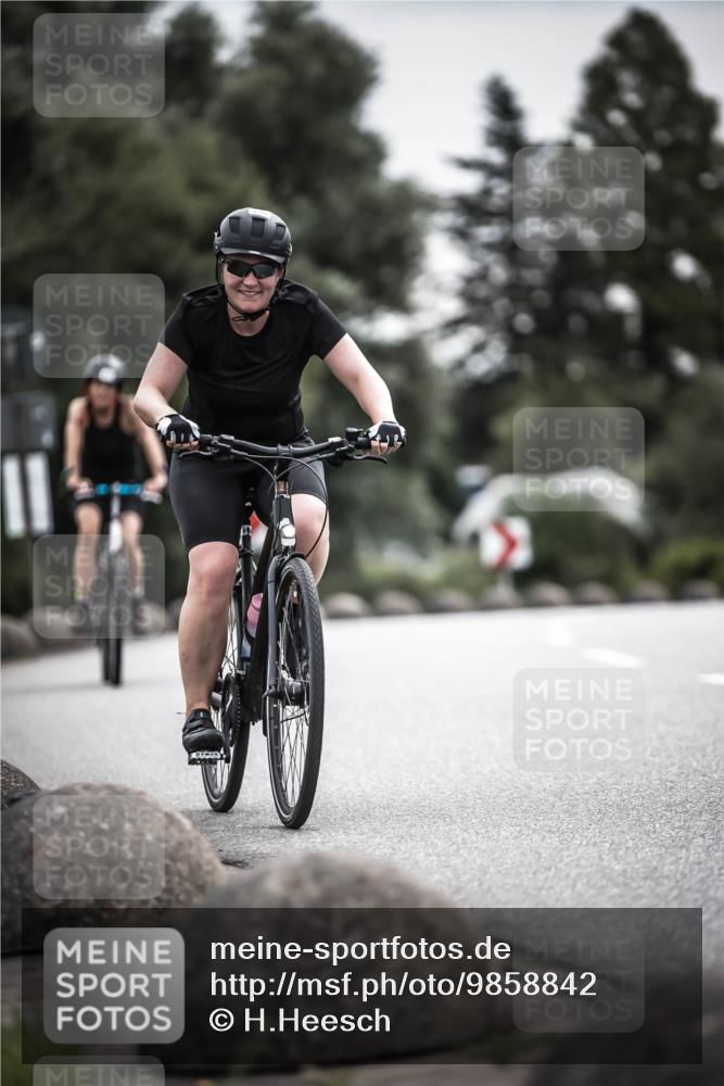 21.06.2026 - 29. Vierlanden-Triathlon H.Heesch http://msf.ph/oto/9858842 21.06.2026 10:31:17 Radfahren 229, 265, 280, 498, 612 meine-sportfotos.de