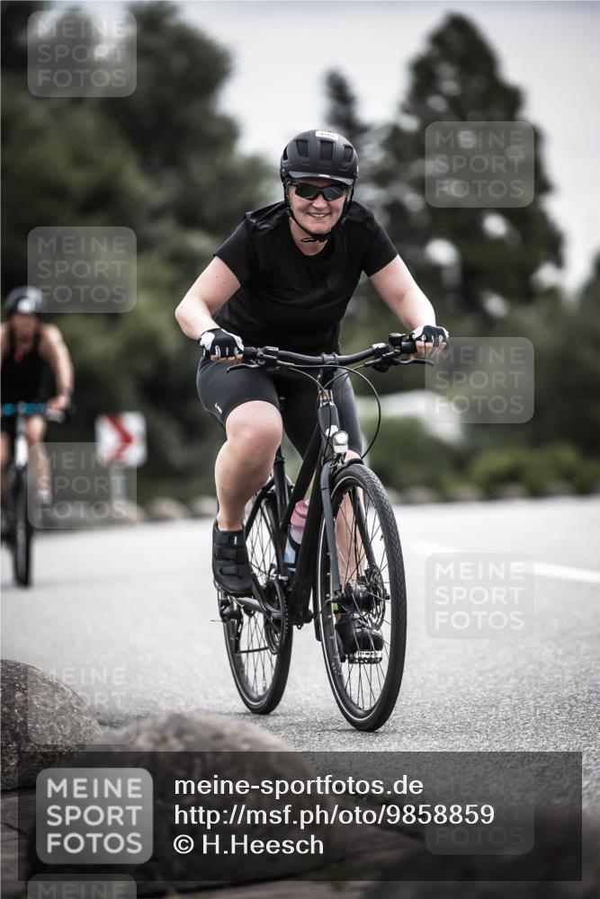 21.06.2026 - 29. Vierlanden-Triathlon H.Heesch http://msf.ph/oto/9858859 21.06.2026 10:31:18 Radfahren 229, 265, 498, 612 meine-sportfotos.de