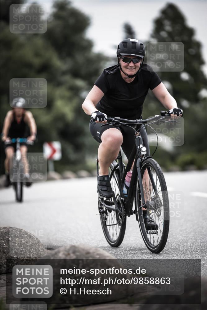 21.06.2026 - 29. Vierlanden-Triathlon H.Heesch http://msf.ph/oto/9858863 21.06.2026 10:31:18 Radfahren 229, 265, 498, 612 meine-sportfotos.de