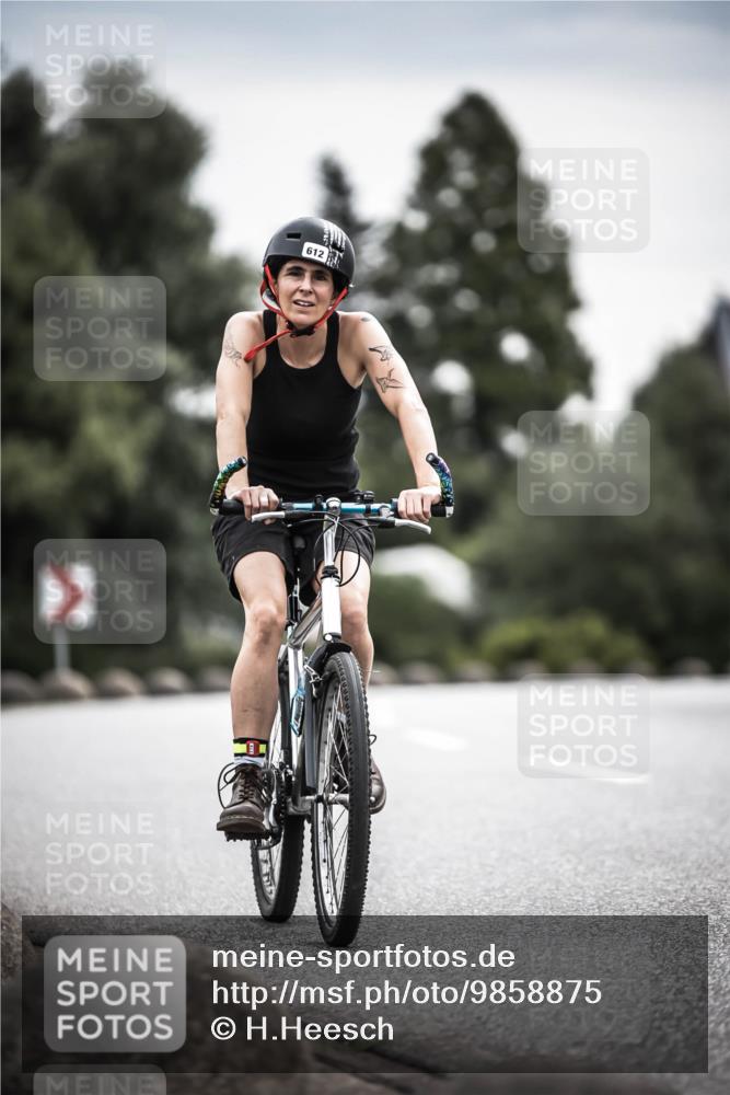 21.06.2026 - 29. Vierlanden-Triathlon H.Heesch http://msf.ph/oto/9858875 21.06.2026 10:31:20 Radfahren 265, 498, 612 meine-sportfotos.de