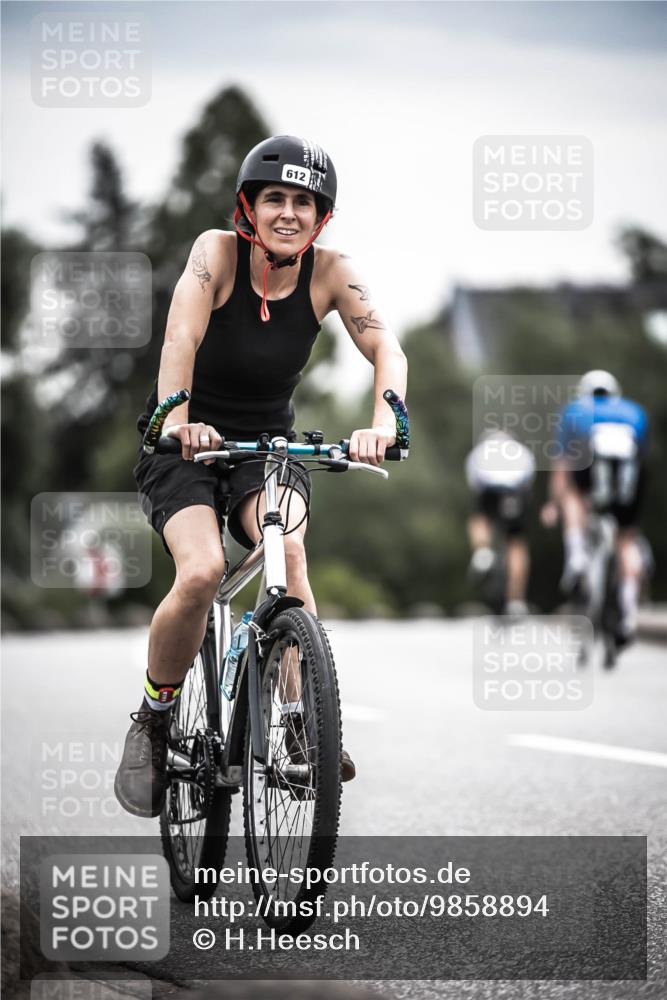 21.06.2026 - 29. Vierlanden-Triathlon H.Heesch http://msf.ph/oto/9858894 21.06.2026 10:31:20 Radfahren 265, 498, 612 meine-sportfotos.de