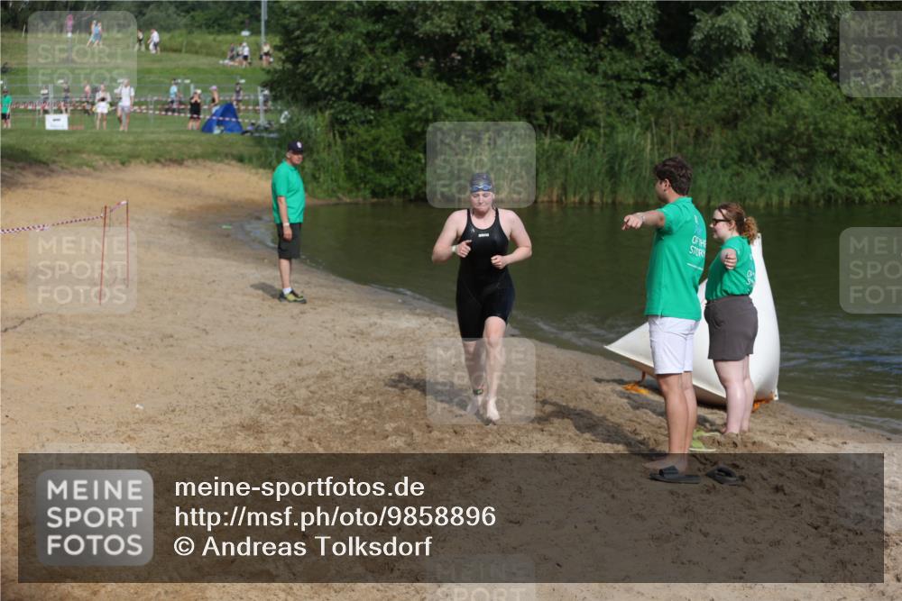 21.06.2026 - 29. Vierlanden-Triathlon Andreas Tolksdorf http://msf.ph/oto/9858896 21.06.2026 09:04:38 Schwimmen 290 meine-sportfotos.de