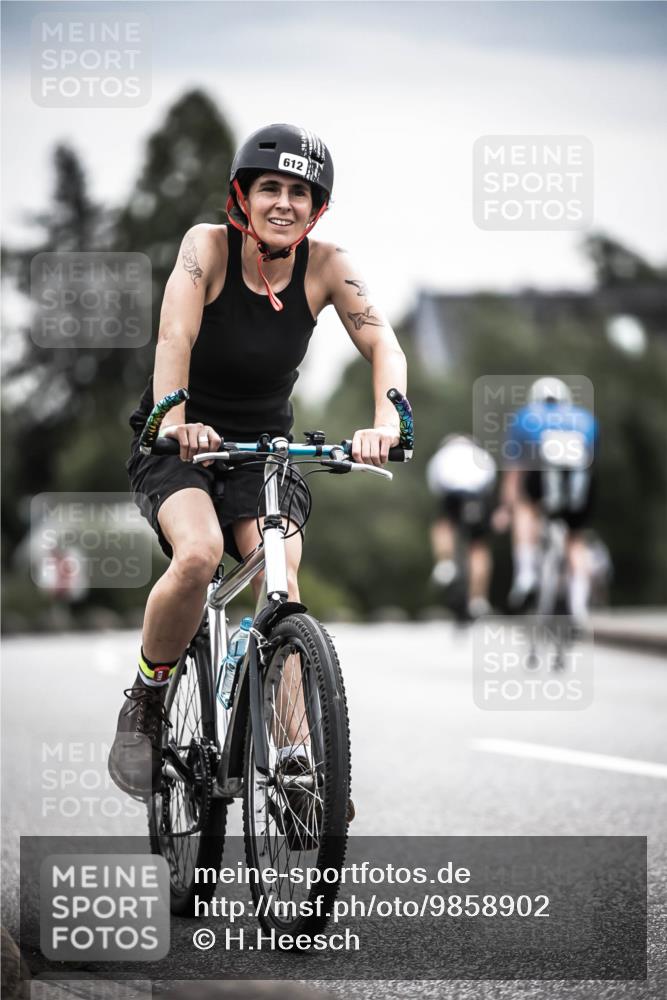 21.06.2026 - 29. Vierlanden-Triathlon H.Heesch http://msf.ph/oto/9858902 21.06.2026 10:31:20 Radfahren 265, 498, 612 meine-sportfotos.de