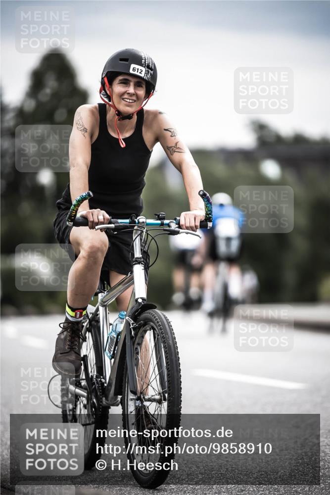 21.06.2026 - 29. Vierlanden-Triathlon H.Heesch http://msf.ph/oto/9858910 21.06.2026 10:31:20 Radfahren 265, 498, 612 meine-sportfotos.de