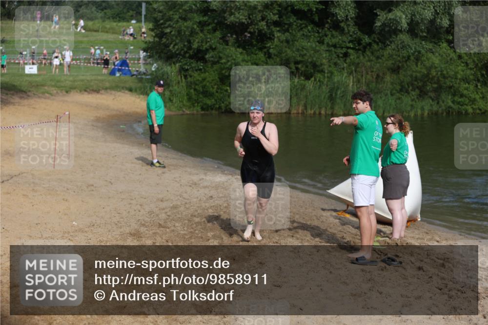 21.06.2026 - 29. Vierlanden-Triathlon Andreas Tolksdorf http://msf.ph/oto/9858911 21.06.2026 09:04:38 Schwimmen 290 meine-sportfotos.de