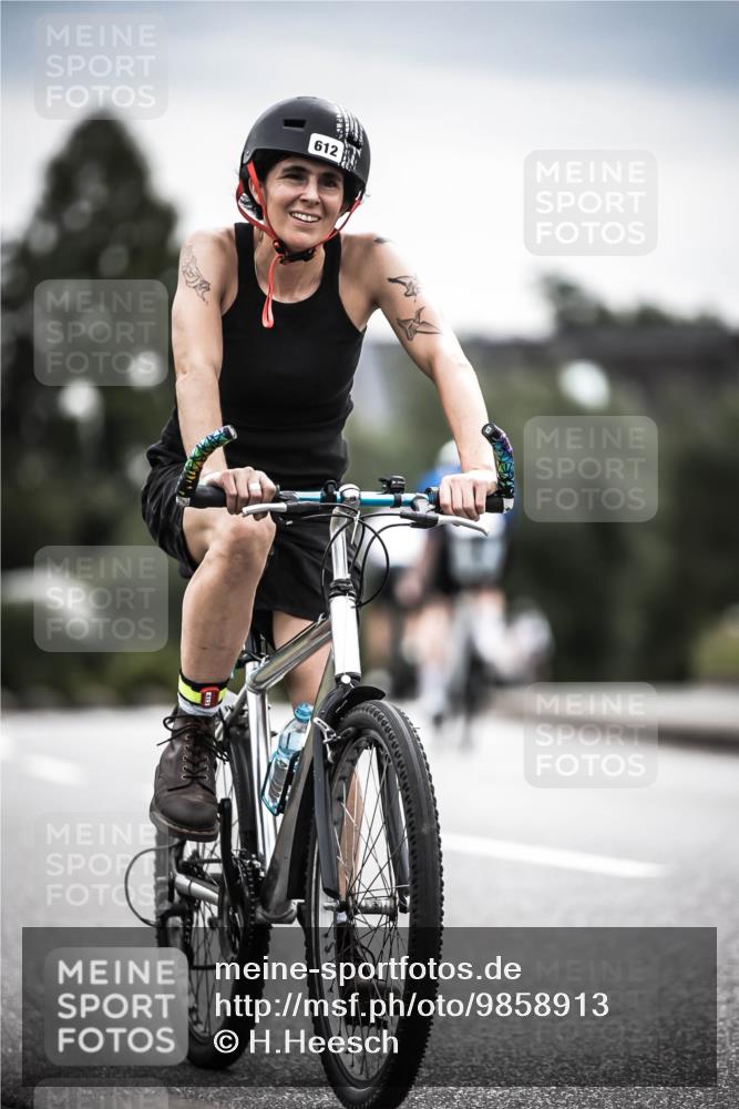 21.06.2026 - 29. Vierlanden-Triathlon H.Heesch http://msf.ph/oto/9858913 21.06.2026 10:31:20 Radfahren 265, 498, 612 meine-sportfotos.de