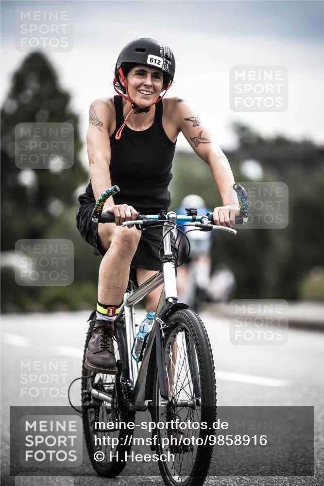 21.06.2026 - 29. Vierlanden-Triathlon H.Heesch http://msf.ph/oto/9858916 21.06.2026 10:31:20 Radfahren 265, 498, 612 meine-sportfotos.de