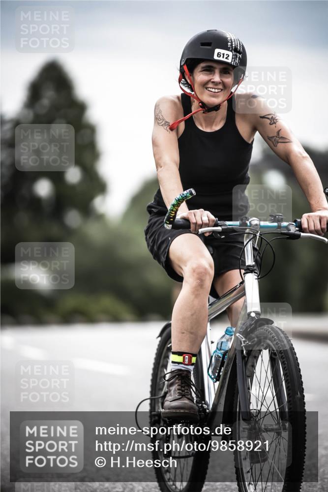 21.06.2026 - 29. Vierlanden-Triathlon H.Heesch http://msf.ph/oto/9858921 21.06.2026 10:31:20 Radfahren 265, 498, 612 meine-sportfotos.de