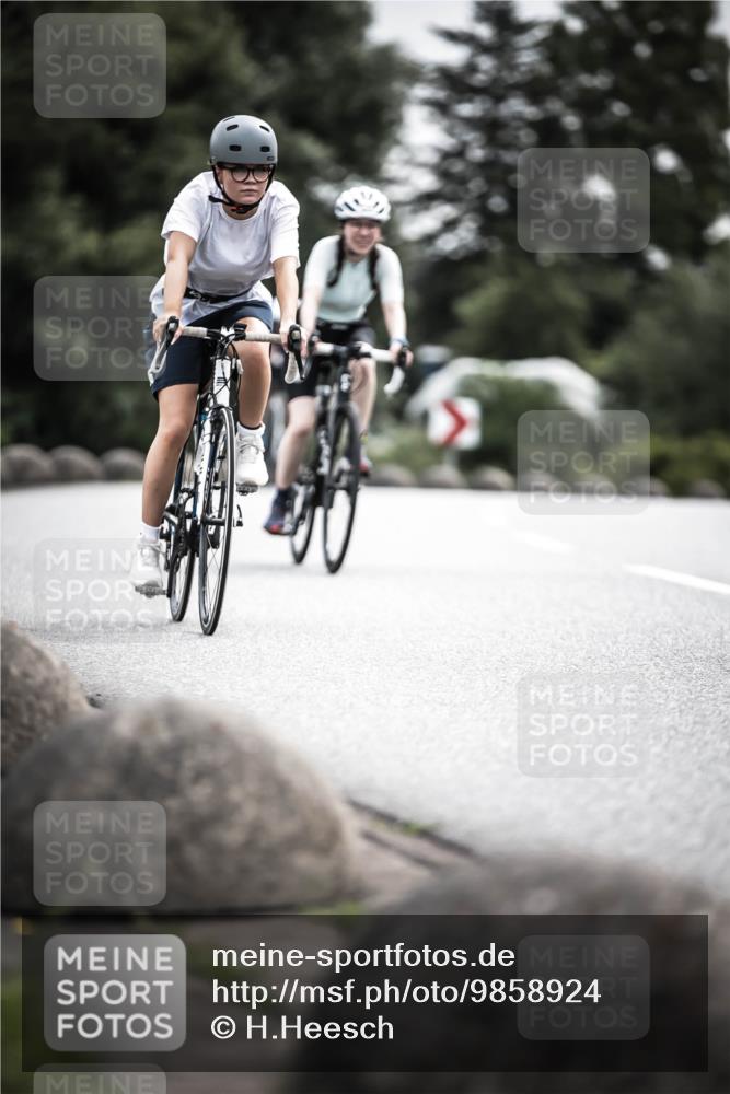 21.06.2026 - 29. Vierlanden-Triathlon H.Heesch http://msf.ph/oto/9858924 21.06.2026 10:31:32 Radfahren 145, 221, 337, 489, 510 meine-sportfotos.de