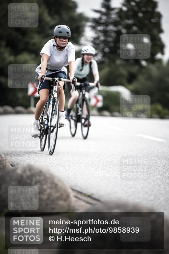 21.06.2026 - 29. Vierlanden-Triathlon H.Heesch http://msf.ph/oto/9858939 21.06.2026 10:31:33 Radfahren 145, 221, 301, 337, 489, 510 meine-sportfotos.de