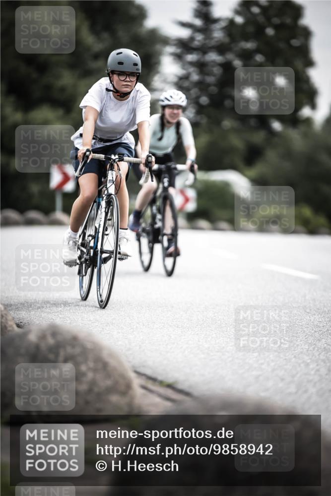 21.06.2026 - 29. Vierlanden-Triathlon H.Heesch http://msf.ph/oto/9858942 21.06.2026 10:31:33 Radfahren 145, 221, 301, 337, 489, 510 meine-sportfotos.de