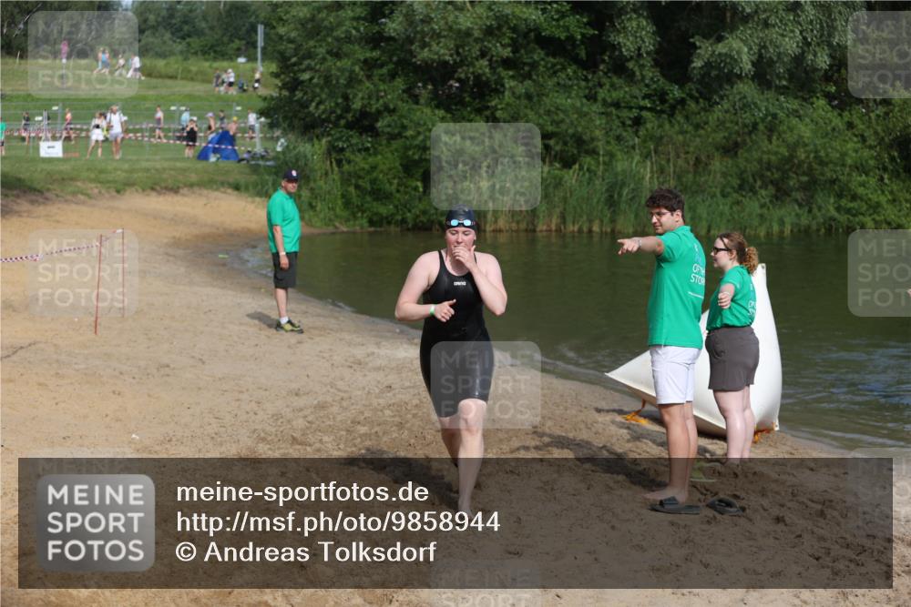 21.06.2026 - 29. Vierlanden-Triathlon Andreas Tolksdorf http://msf.ph/oto/9858944 21.06.2026 09:04:38 Schwimmen 290 meine-sportfotos.de