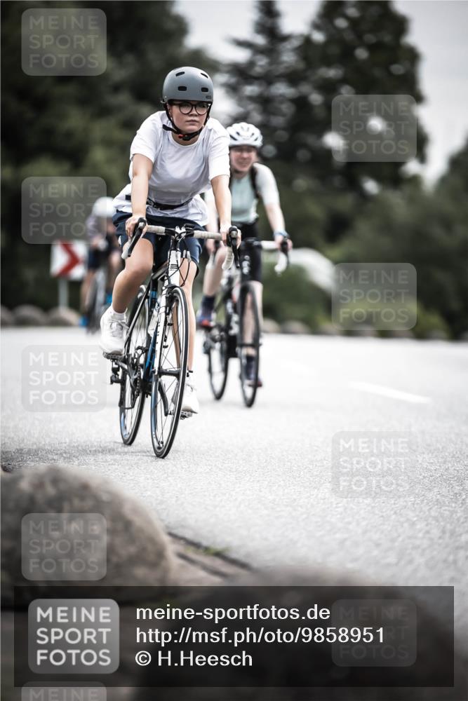 21.06.2026 - 29. Vierlanden-Triathlon H.Heesch http://msf.ph/oto/9858951 21.06.2026 10:31:33 Radfahren 145, 221, 301, 337, 489, 510 meine-sportfotos.de