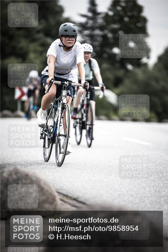 21.06.2026 - 29. Vierlanden-Triathlon H.Heesch http://msf.ph/oto/9858954 21.06.2026 10:31:33 Radfahren 145, 221, 301, 337, 489, 510 meine-sportfotos.de